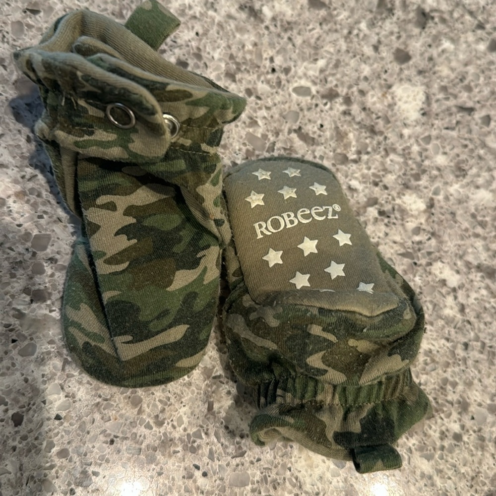 Robeez 3-6 month Camo Socks